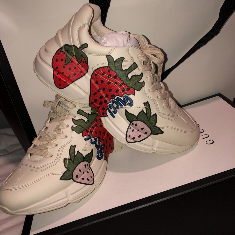 Women's Rhyton sneaker with Gucci Strawberry